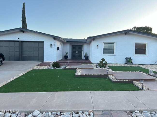 Primary Photo - 6417 Los Robles Dr