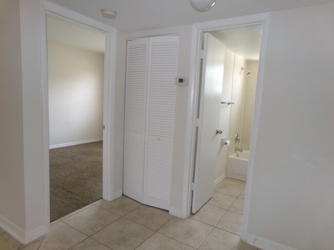 Building Photo - 1554 SE Royal Green Cir