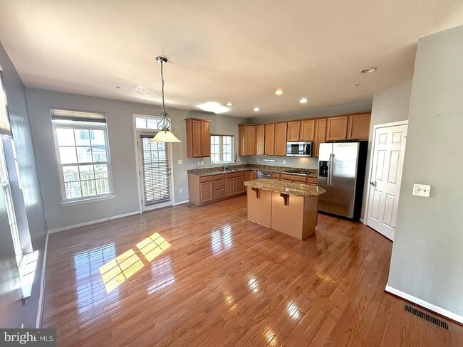 Building Photo - 9407 ASTON Vlg