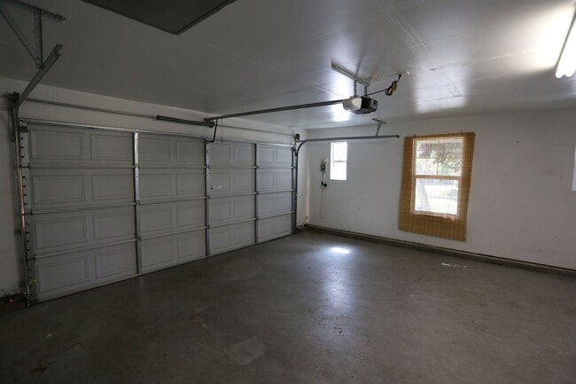 Building Photo - Gorgeous Home located in the heart of Patt...