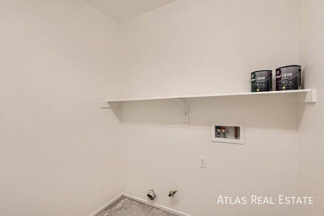 Building Photo - 2692 Niddrie Ave