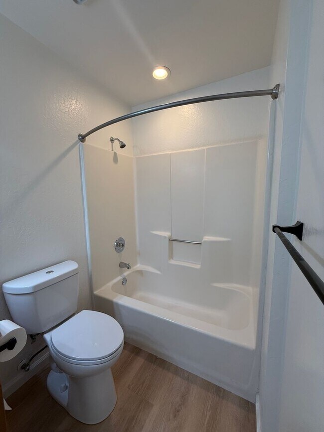 Building Photo - Light-Filled Modern 3 Bedroom Townhome
