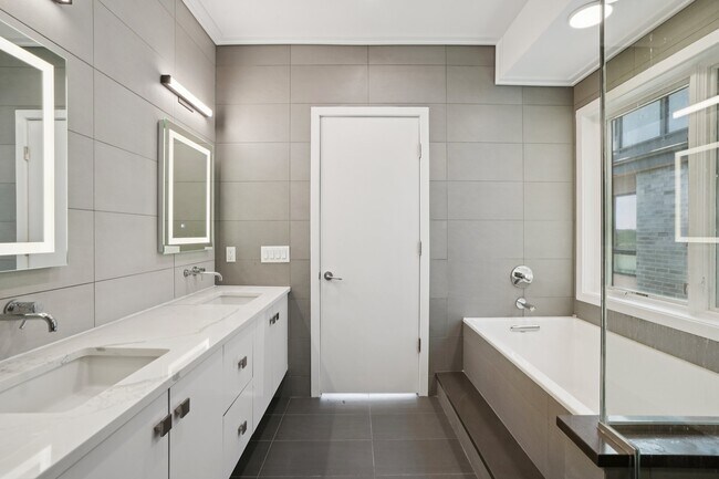 Building Photo - 714 Undercliff Ave