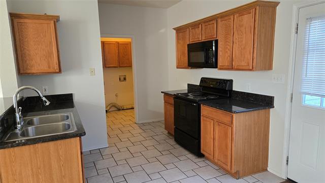 Building Photo - 18064 Kelly Blvd