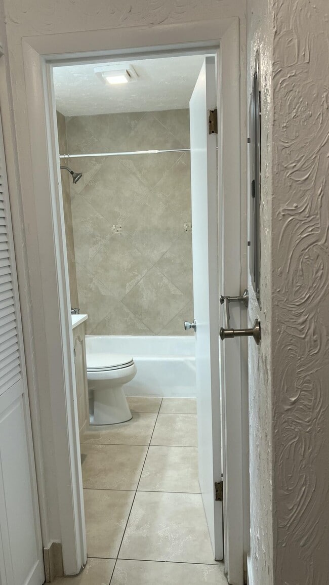 Building Photo - 2302 Sunrise Blvd