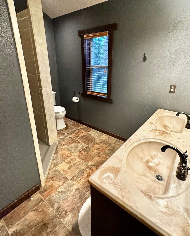 Building Photo - ** SEASONAL RENTAL ** YOUR ALASKAN CABIN I...