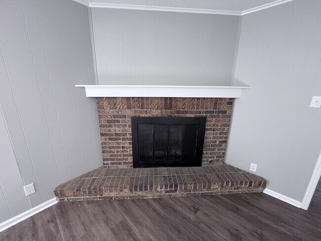 Building Photo - 215 Berkshire Cir