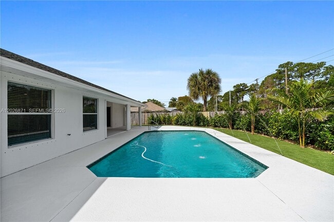 Building Photo - 5923 Loxahatchee Pines Dr