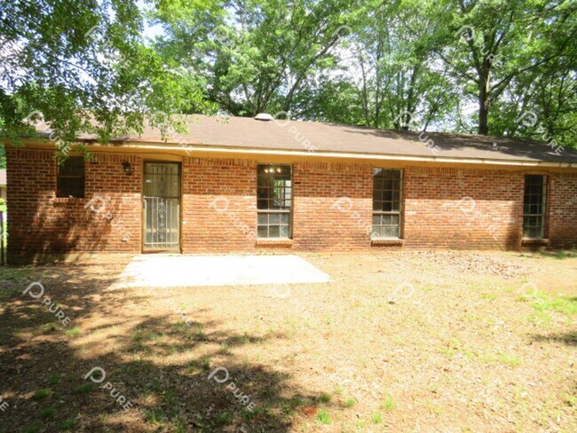 Building Photo - 3606 White Oak Way SW