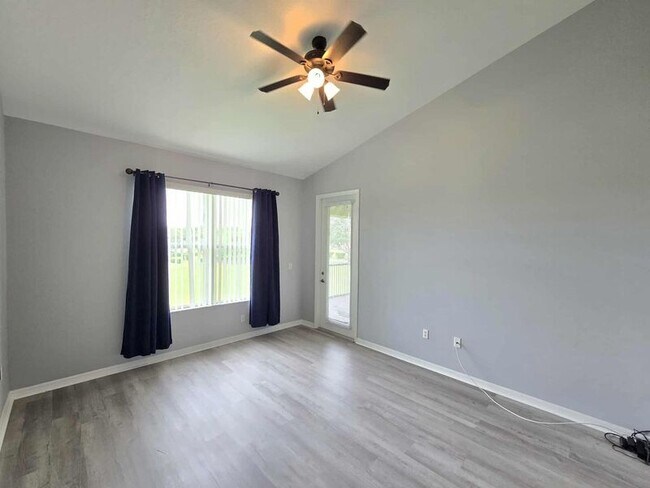 Building Photo - 3840 Serenade Ln