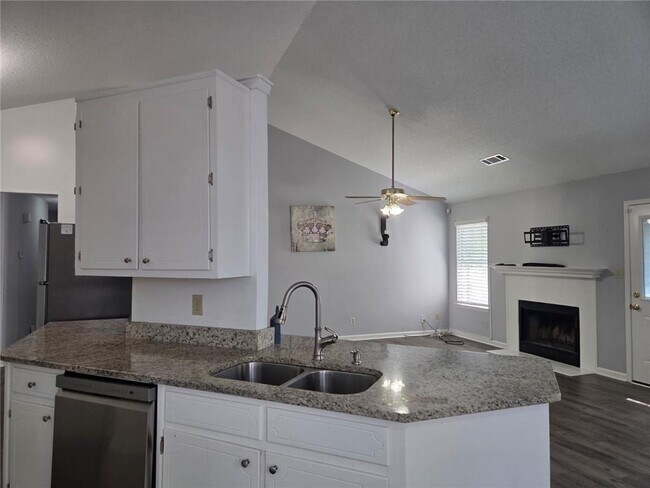 Building Photo - 1155 Riverside Trce