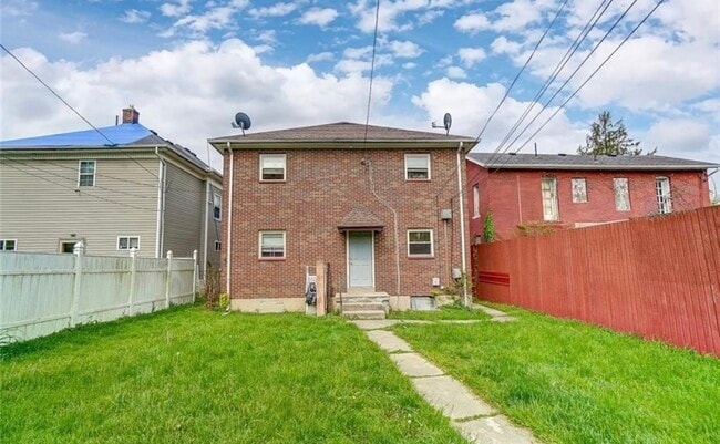 Building Photo - 28 Richmond Ave