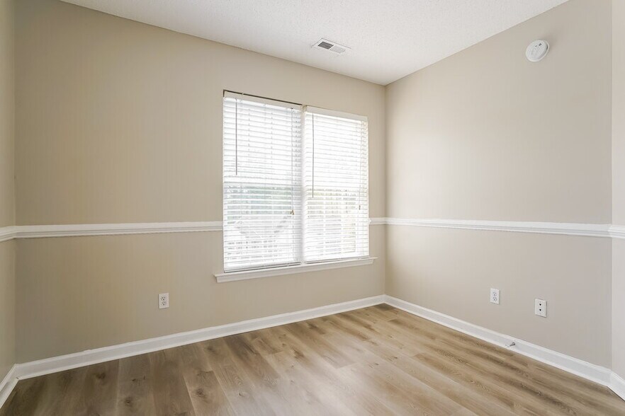 Building Photo - 128 Pondfield Ct