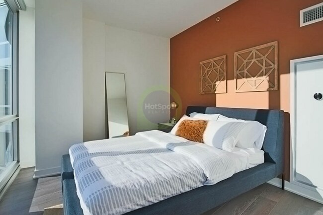 Building Photo - 480 N Park Dr