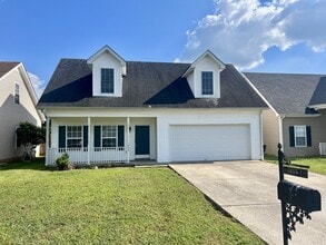 Building Photo - 3 Bedroom 2.5 Bath Home in Oxford Hall - South Murfreesboro *New Carpet*