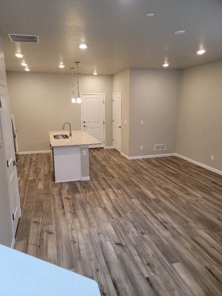 Building Photo - 463 Millwall Cir