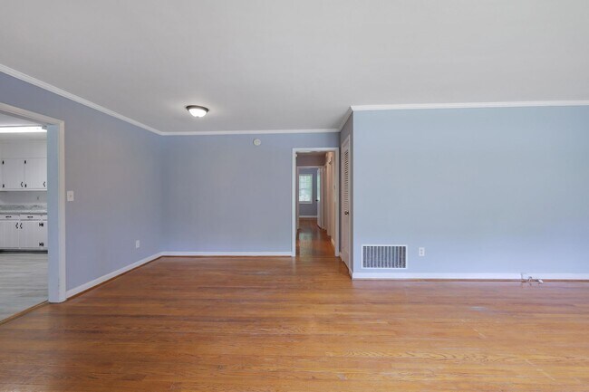 Building Photo - 1260 Shore Dr SW