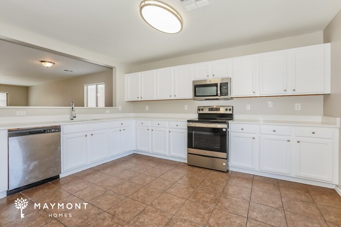 Building Photo - 2328 E Meadow Chase Dr