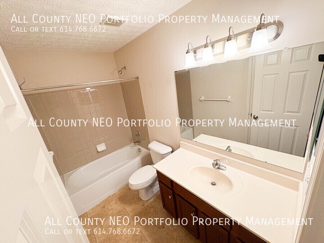 Building Photo - 2919 Woodstone Dr