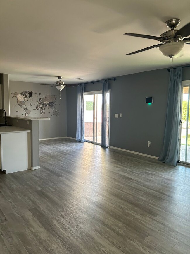 Building Photo - Three bedroom 2.5 bath two story home