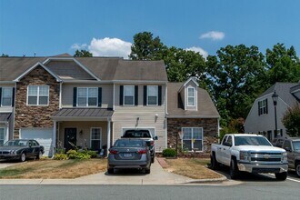 Building Photo - Beautiful townhome in Whitsett NC