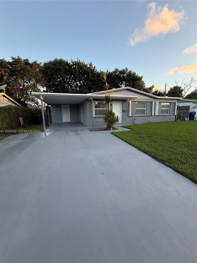 Building Photo - 1600 W 14th St