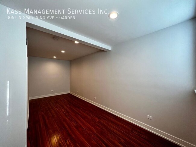 Building Photo - 3051 N Spaulding Ave