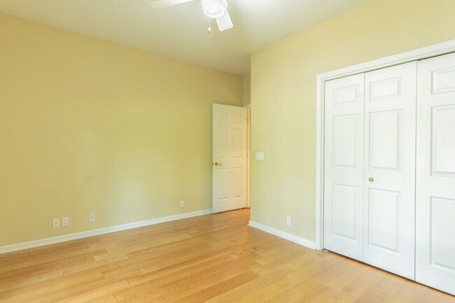 Building Photo - 10 Lindura Ln
