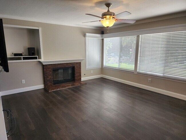 Building Photo - Gorgeous 4 Bedroom/3 Bath Home in South Temecula!