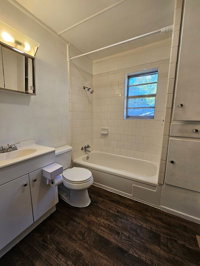 Building Photo - (3) Bed/(1) Bath in Purcell Avail NOWl!