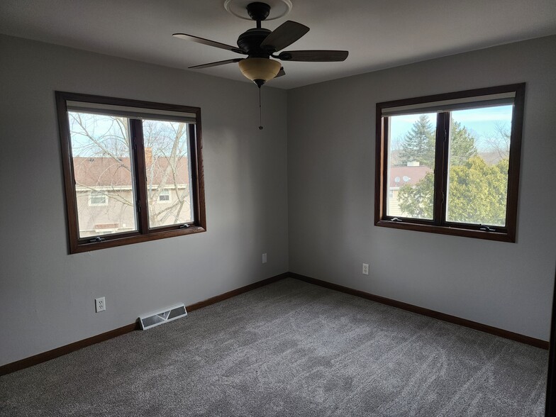 13'×10'6" master bedroom - 135 Ridge Ct