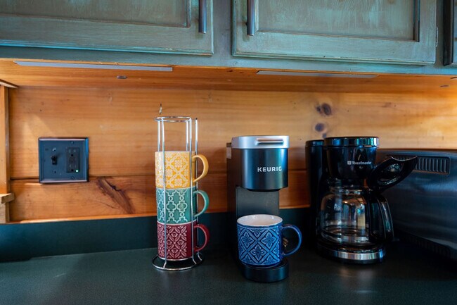 Building Photo - 150 Arrow Way