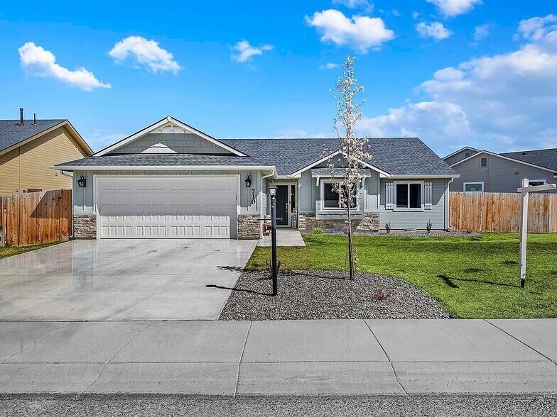 Building Photo - 710 Brampton Dr