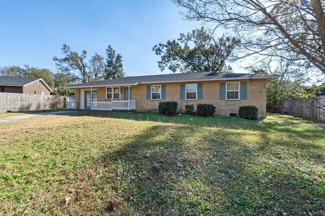 Building Photo - 2021 Fernwood Cir