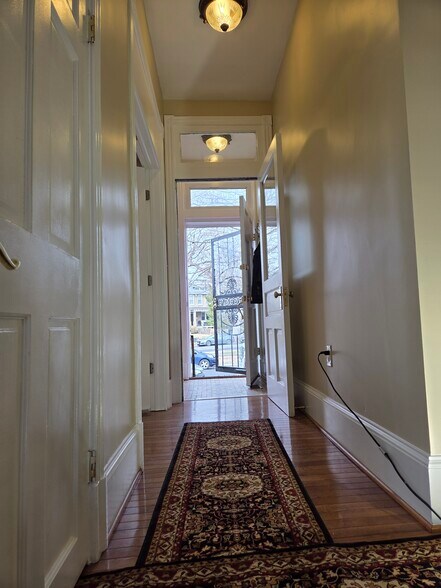 Building Photo - 1501 G St SE