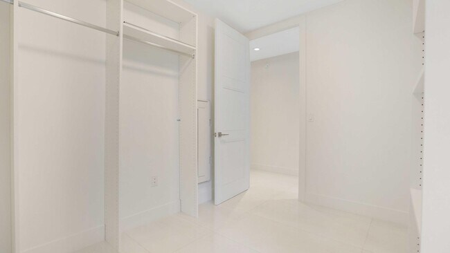 Building Photo - 155 E Boca Raton Rd