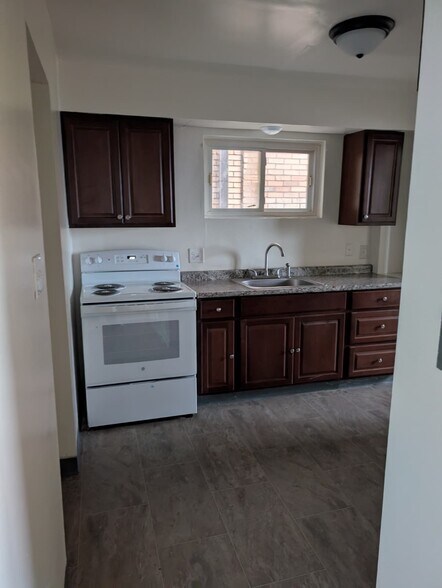 Building Photo - 2314 Broadway Ave