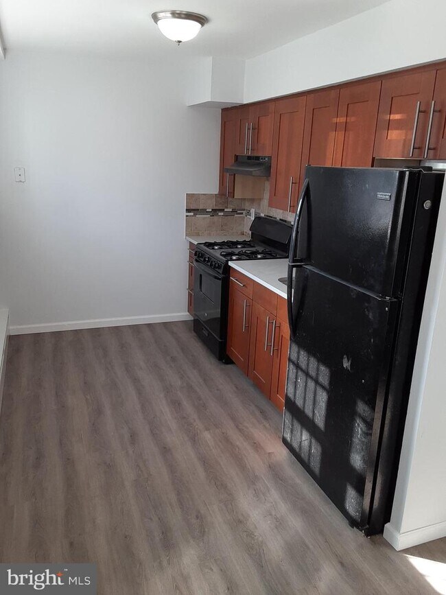 Building Photo - 7200 Crittenden St