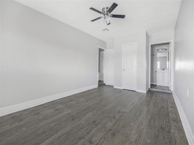 Building Photo - 3810 Lehall St