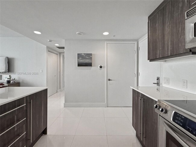 Building Photo - 665 NE 25th St