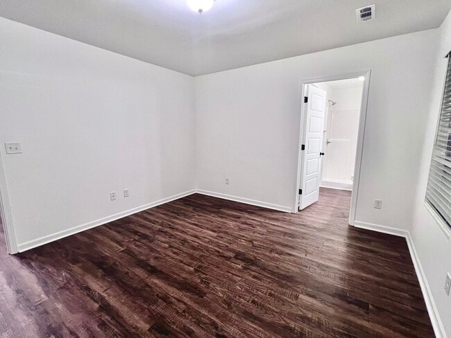 Building Photo - 1100 Pawpaw Pl