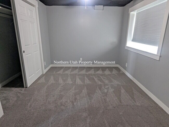 Building Photo - 6 Bed 3 Bath Home with Everything!