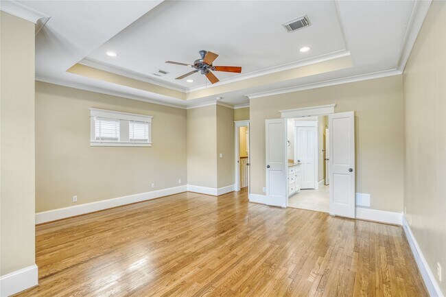 Building Photo - 632 W 17th St