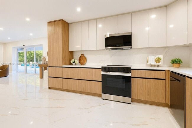 Building Photo - 3801 NE 16th Terrace