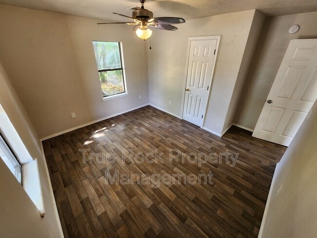 Building Photo - 315 S Cherry Ave