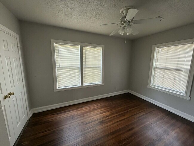 Building Photo - Cute 2 bedroom, 1 bath near Harvard & Admiral