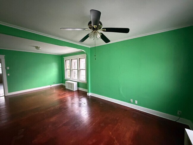 Building Photo - 3 Bedroom 1 Bath