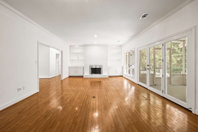 Building Photo - "Experience Southern Charm: Spacious 3-Bed, 3-Bath Home in The Landings"