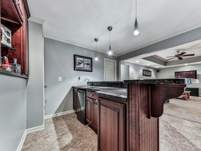 Custom bar in terrace level - 1120 Bentwater Dr