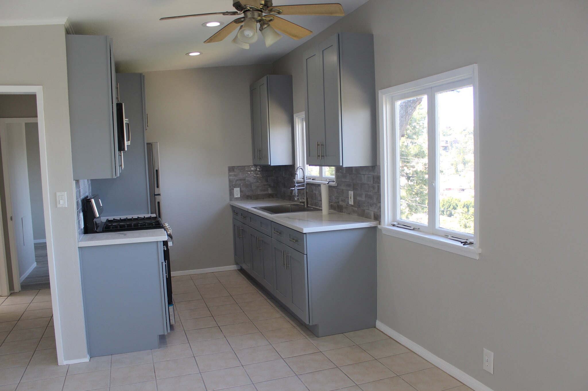 Newly remodeled kitchen - 934 Highline Rd